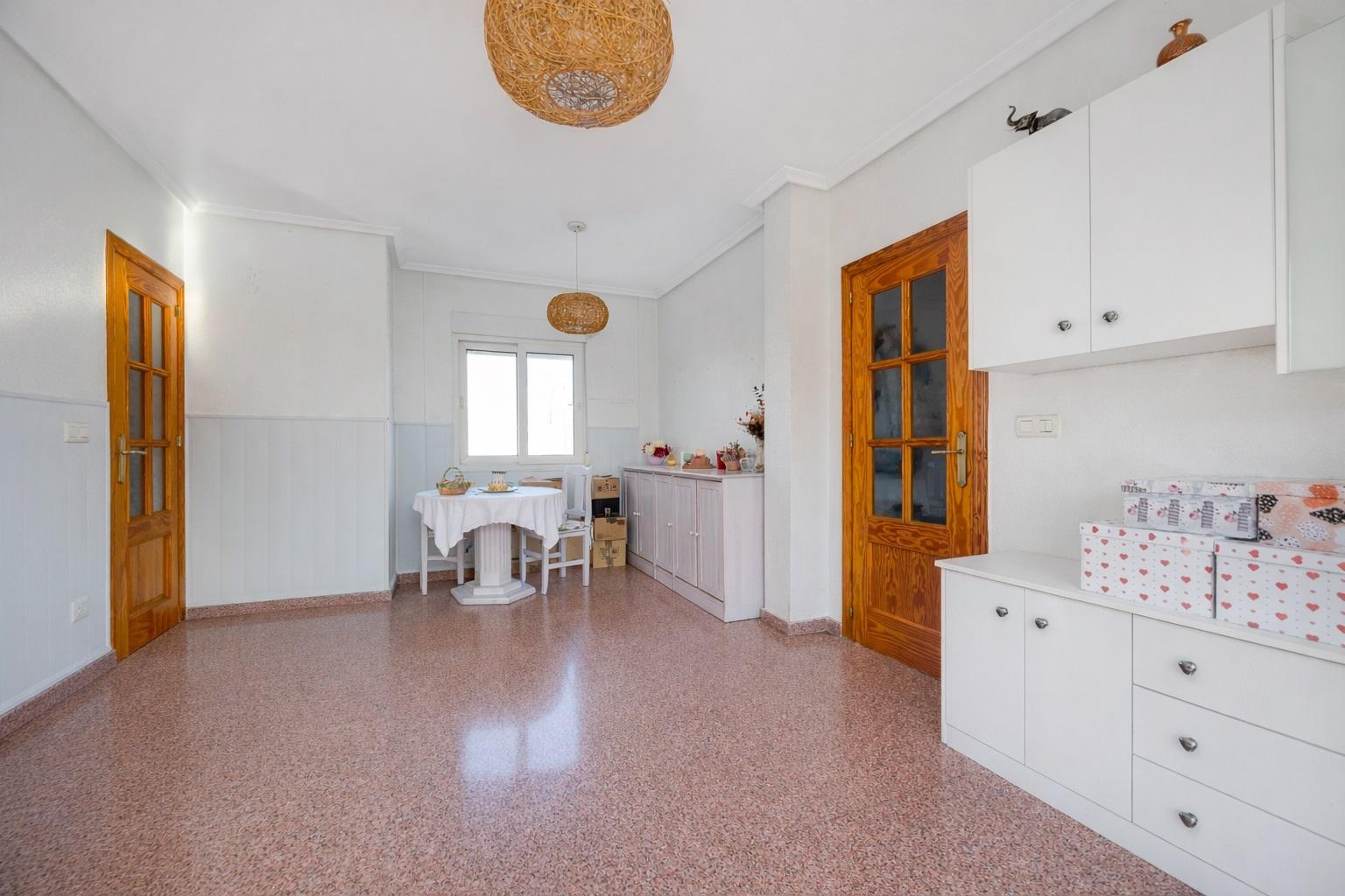 Bedroom in apartment for sale in Torrevieja