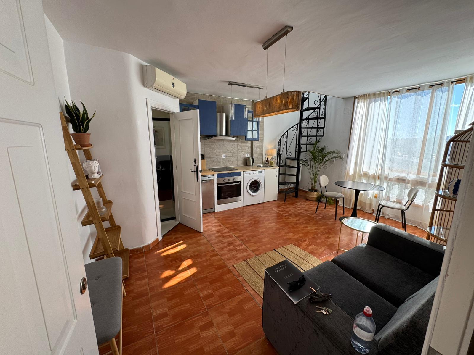 Zuidelijke Charme in Torrevieja: Een Prachtig Bungalow met Zonovergoten Terras