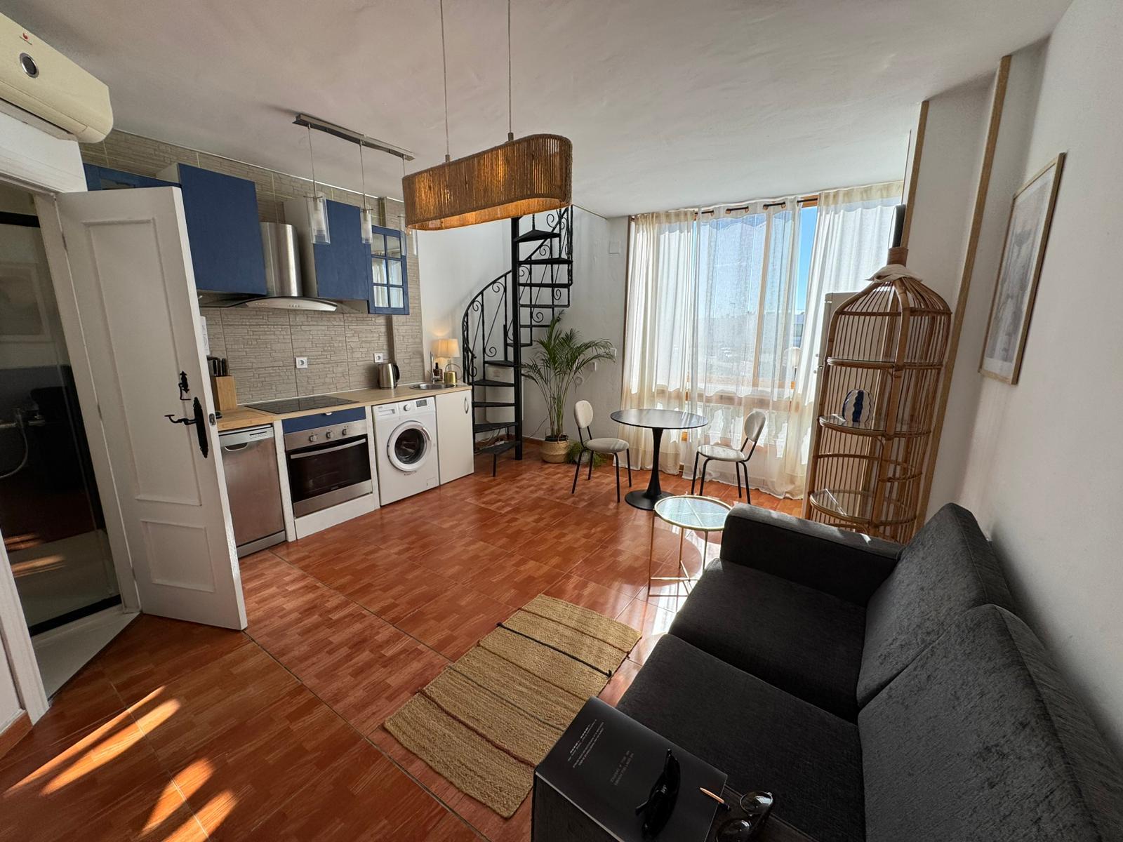 Zuidelijke Charme in Torrevieja: Een Prachtig Bungalow met Zonovergoten Terras