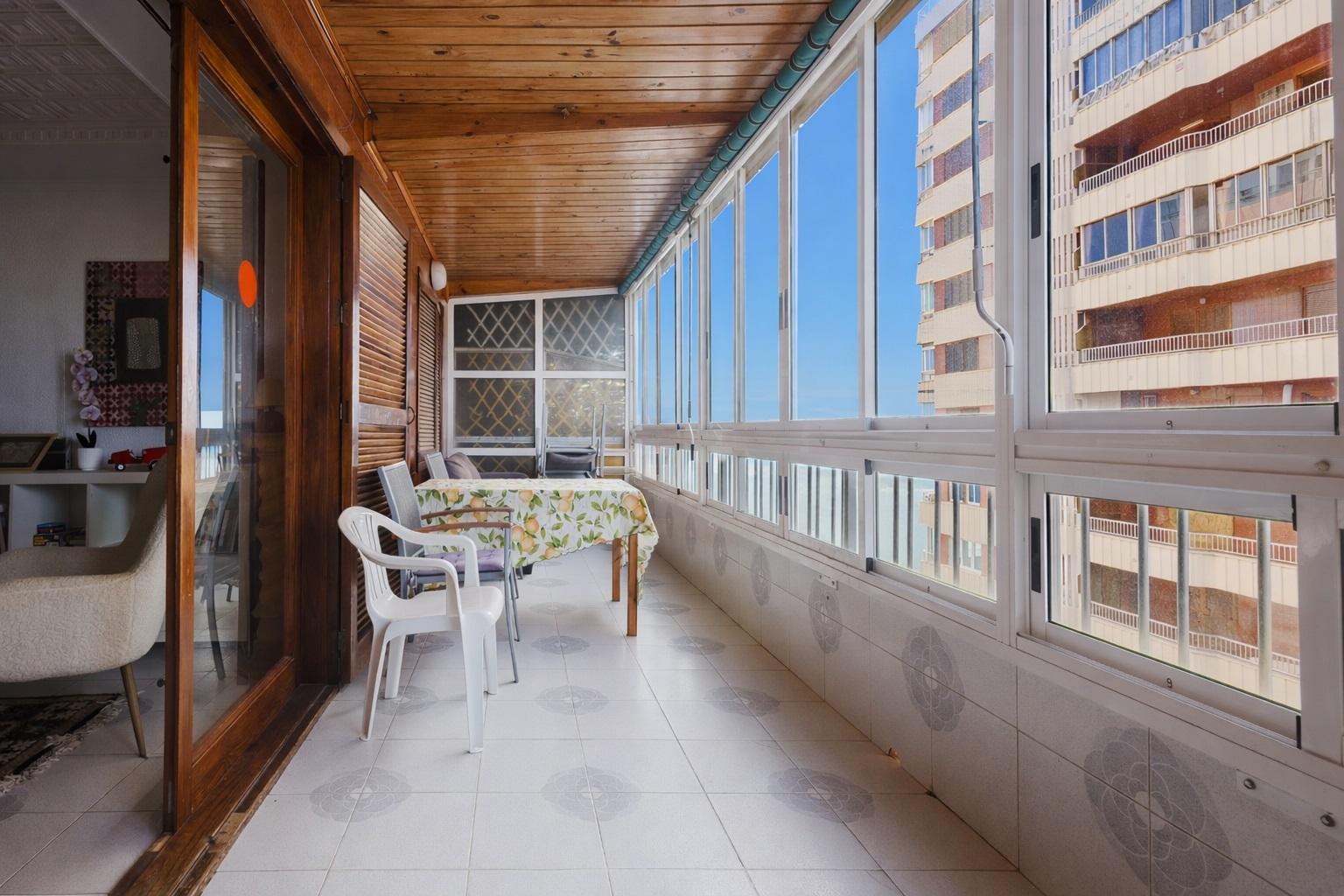 海岸之巅:Torrevieja首线海景三居室全景套房