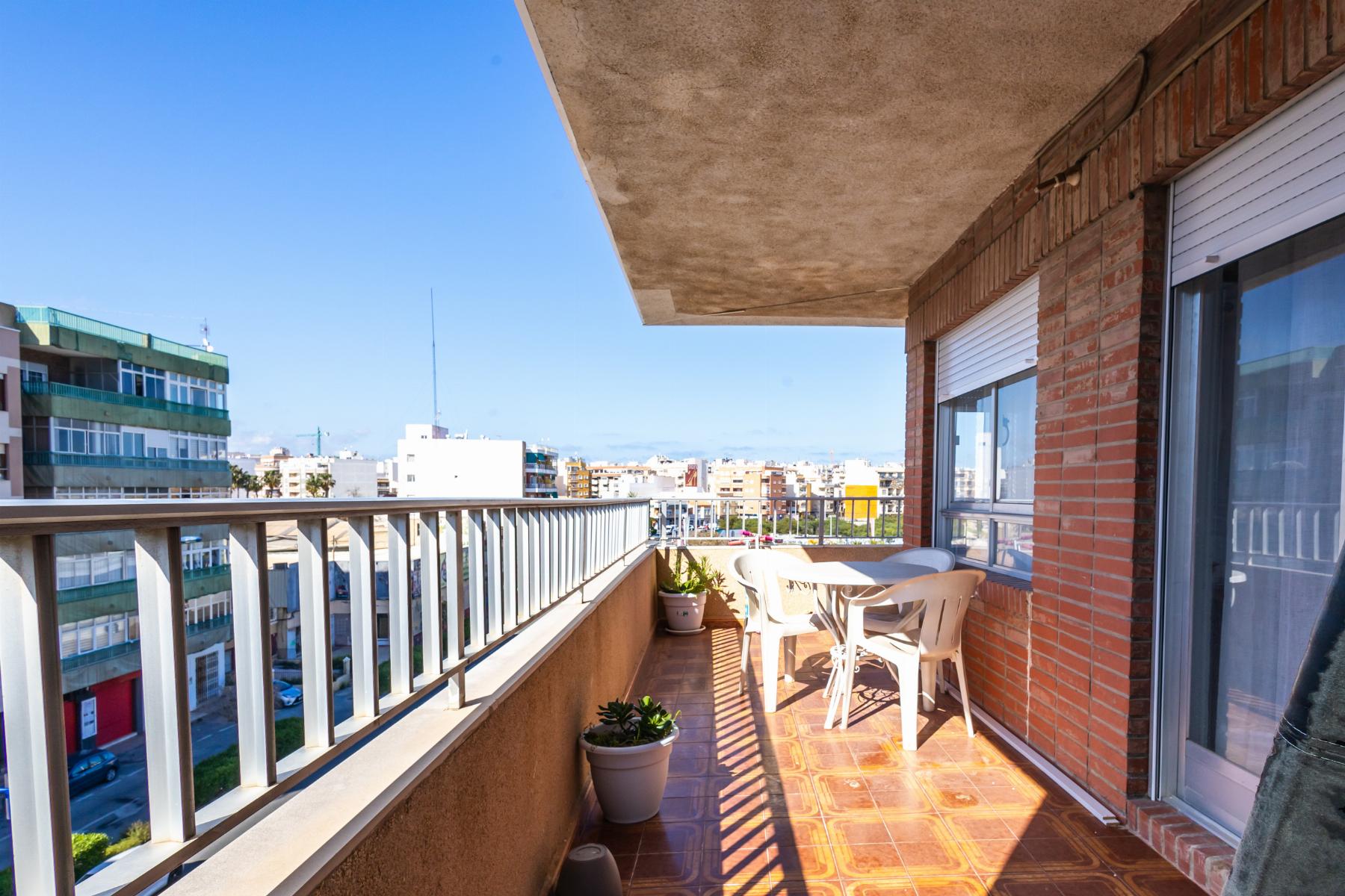 Master bedroom in apartment for sale in Torrevieja