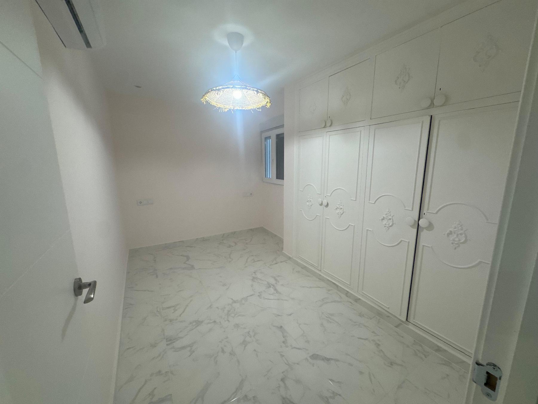 Bedroom in apartment for sale in Torrevieja