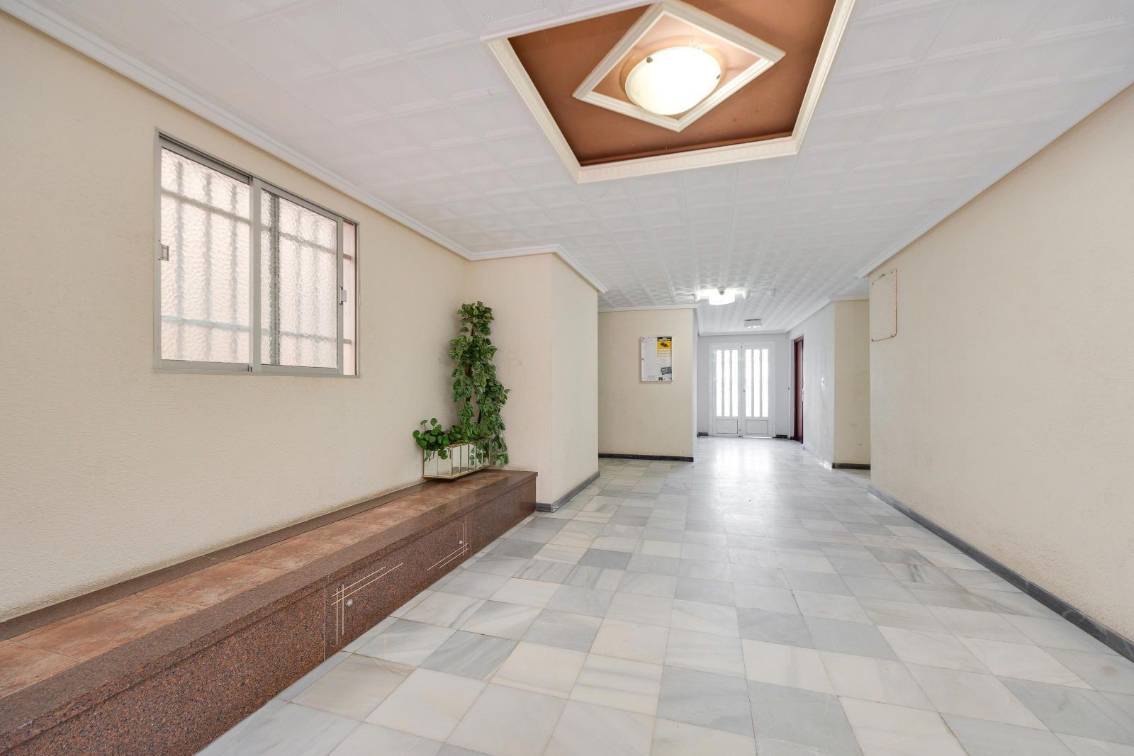 Bedroom in apartment for sale in Torrevieja