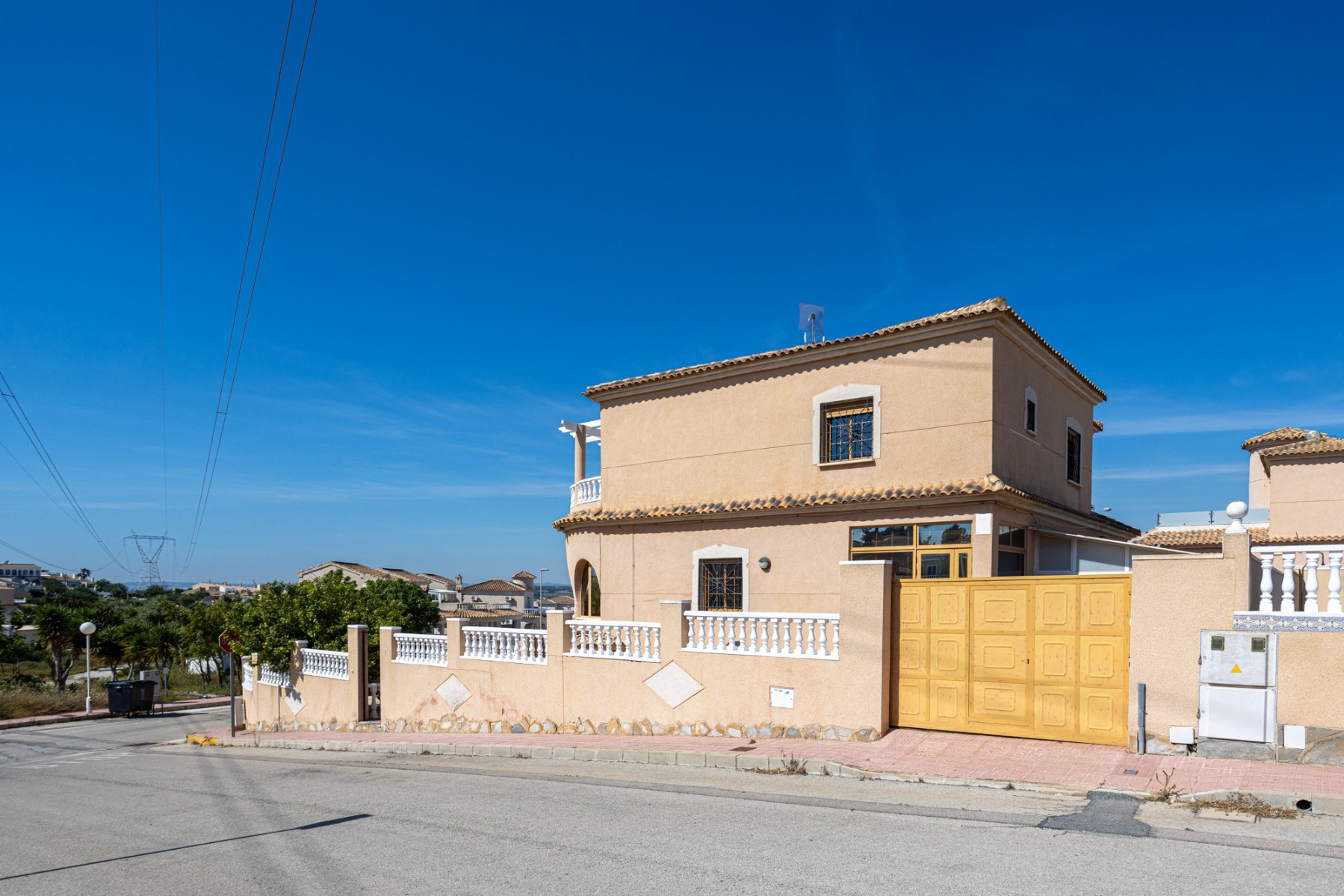 Master bedroom in villa for sale in Benijofar