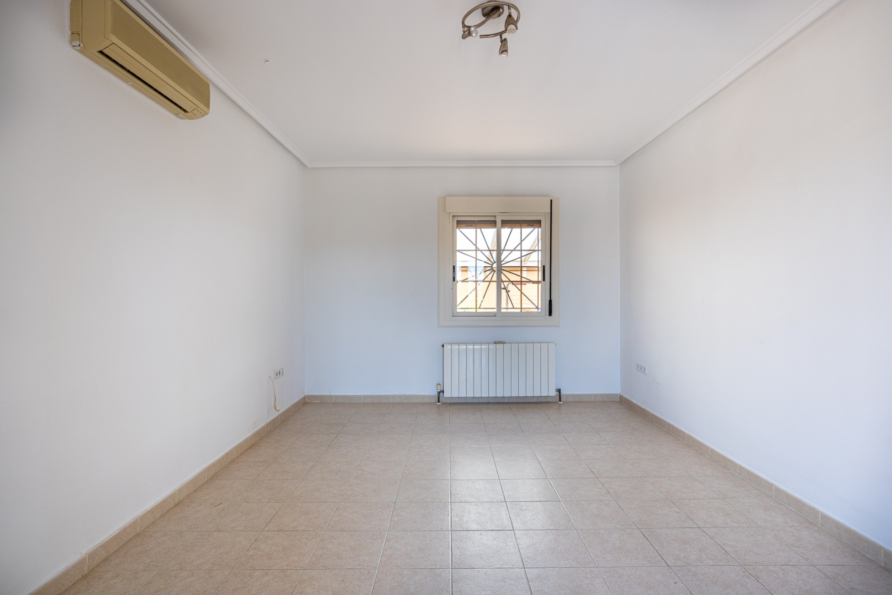 Bedroom in villa for sale in Benijofar
