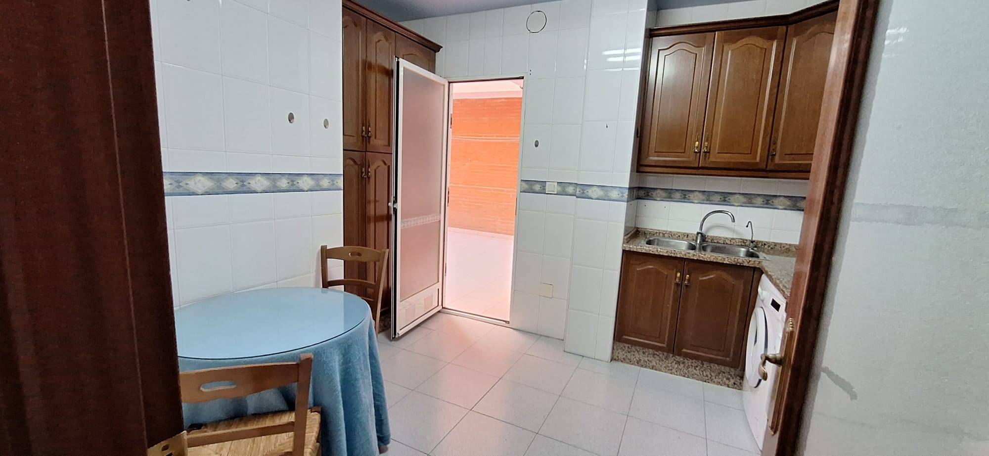 Master bedroom in apartment for sale in Murcia