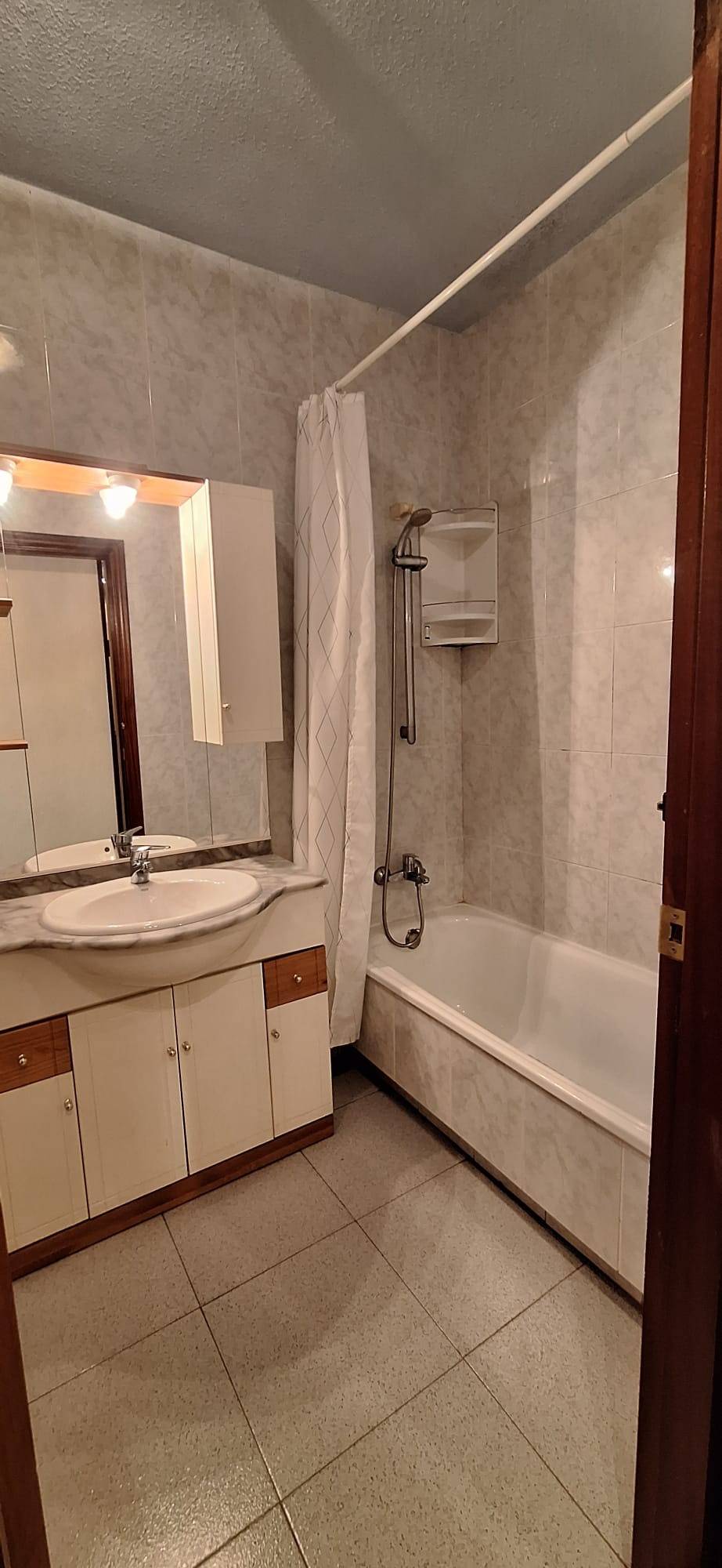 Bathroom in apartment for sale in Murcia