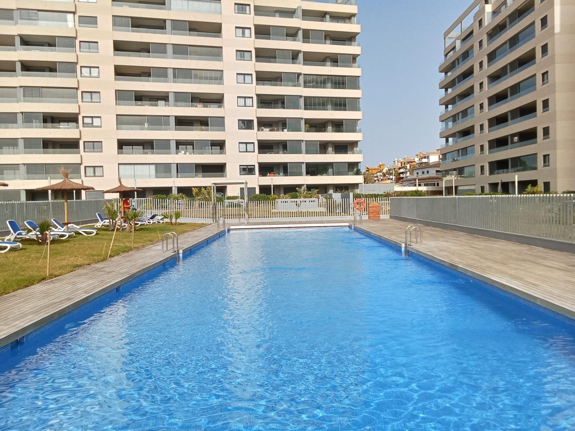 Bedroom in apartment for sale in Torrevieja