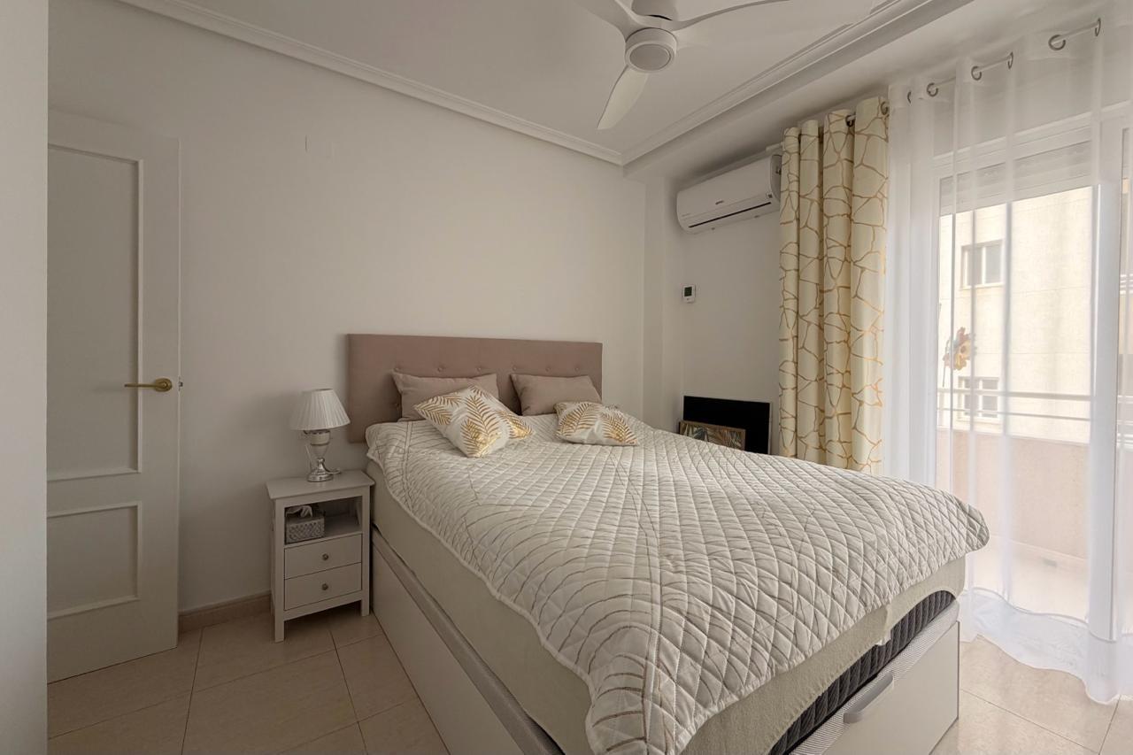 Master bedroom in apartment for sale in Torrevieja