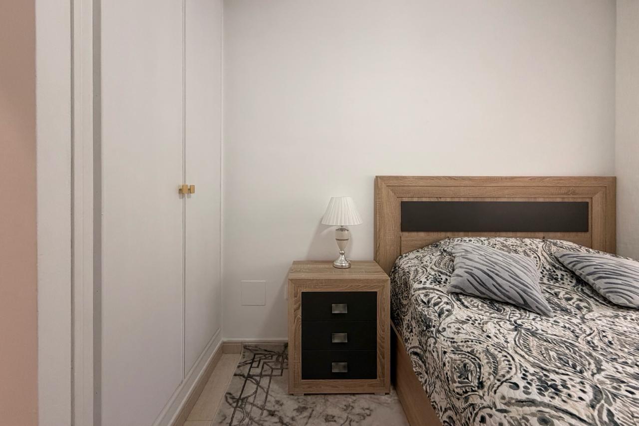 Bedroom in apartment for sale in Torrevieja