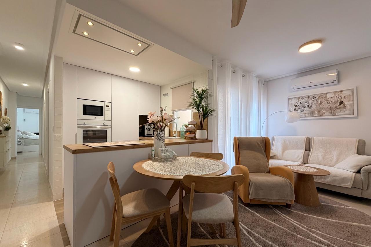 Terrace in apartment for sale in Torrevieja