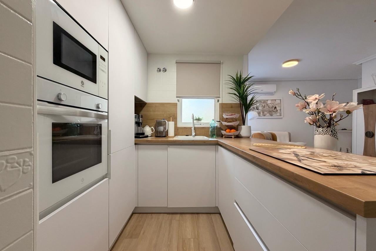 Bedroom in apartment for sale in Torrevieja