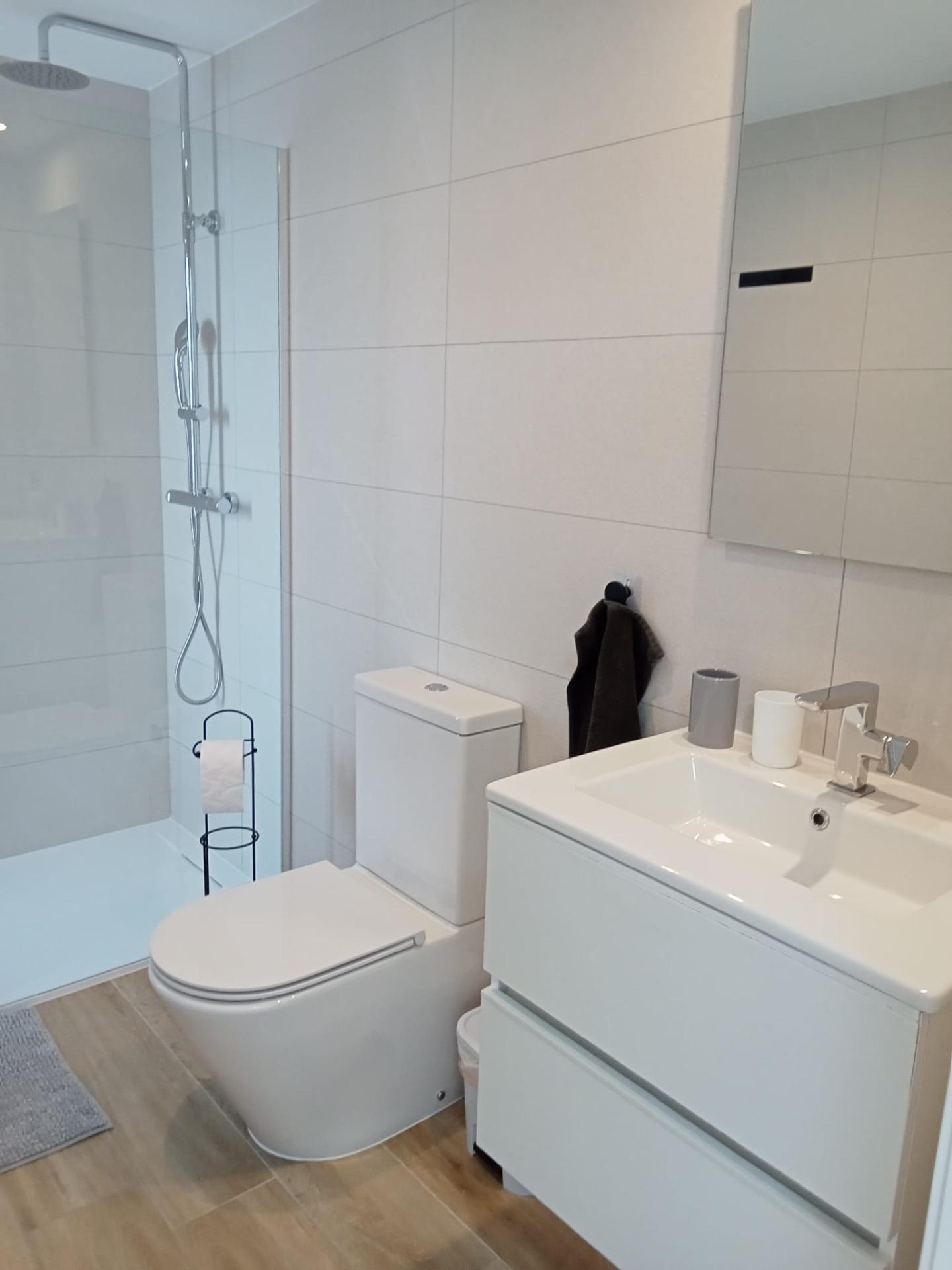 Bedroom in apartment for sale in Torrevieja