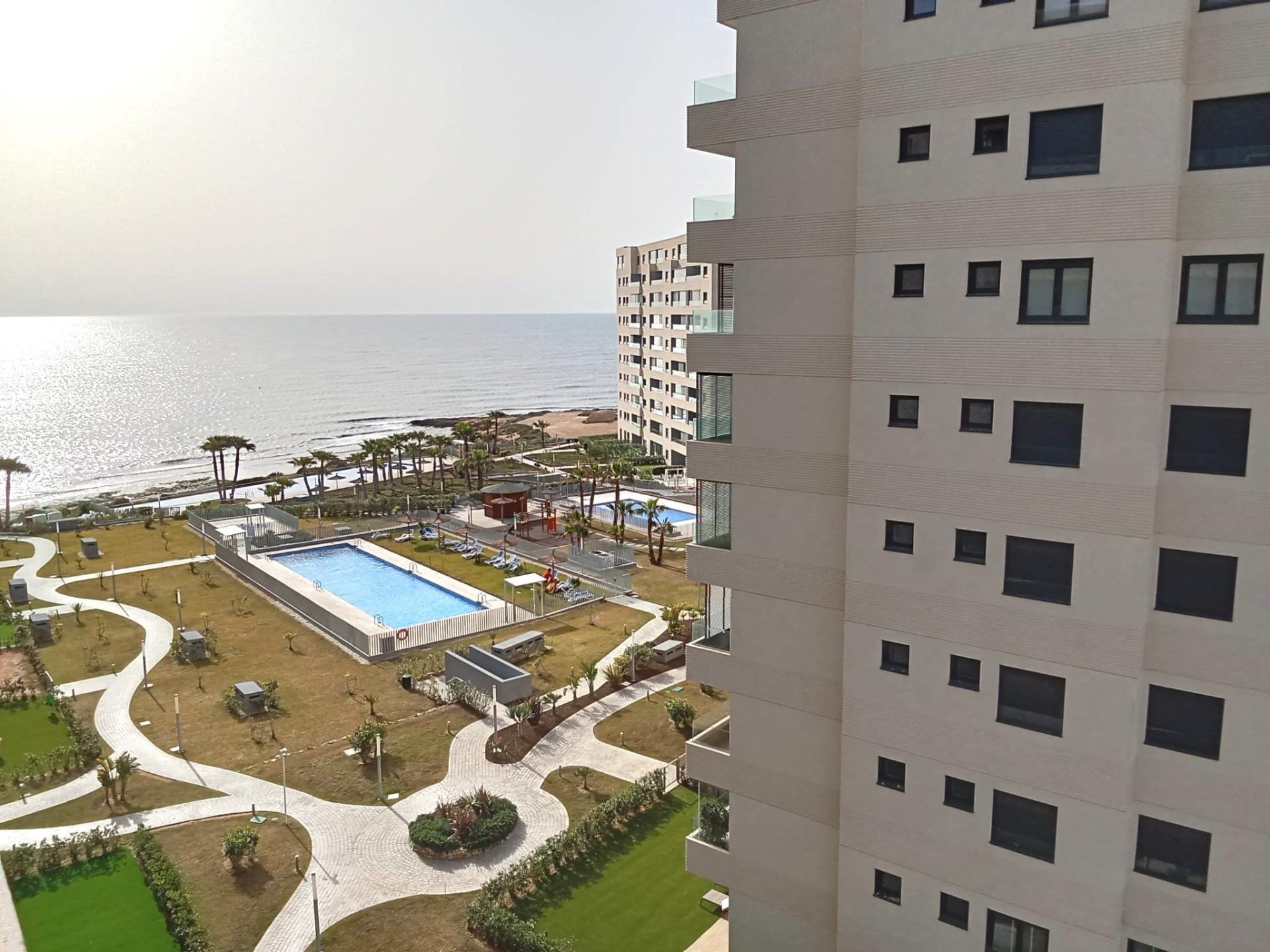 Bedroom in apartment for sale in Torrevieja
