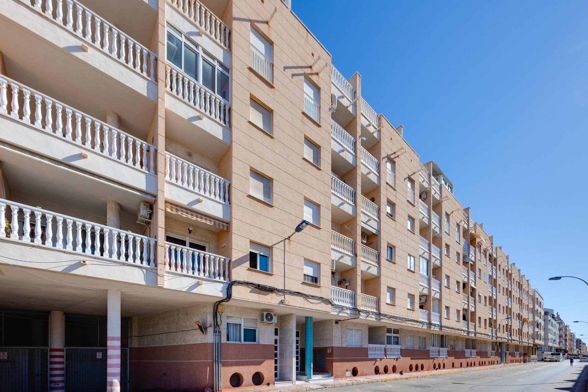 Terrace in apartment for sale in Torrevieja
