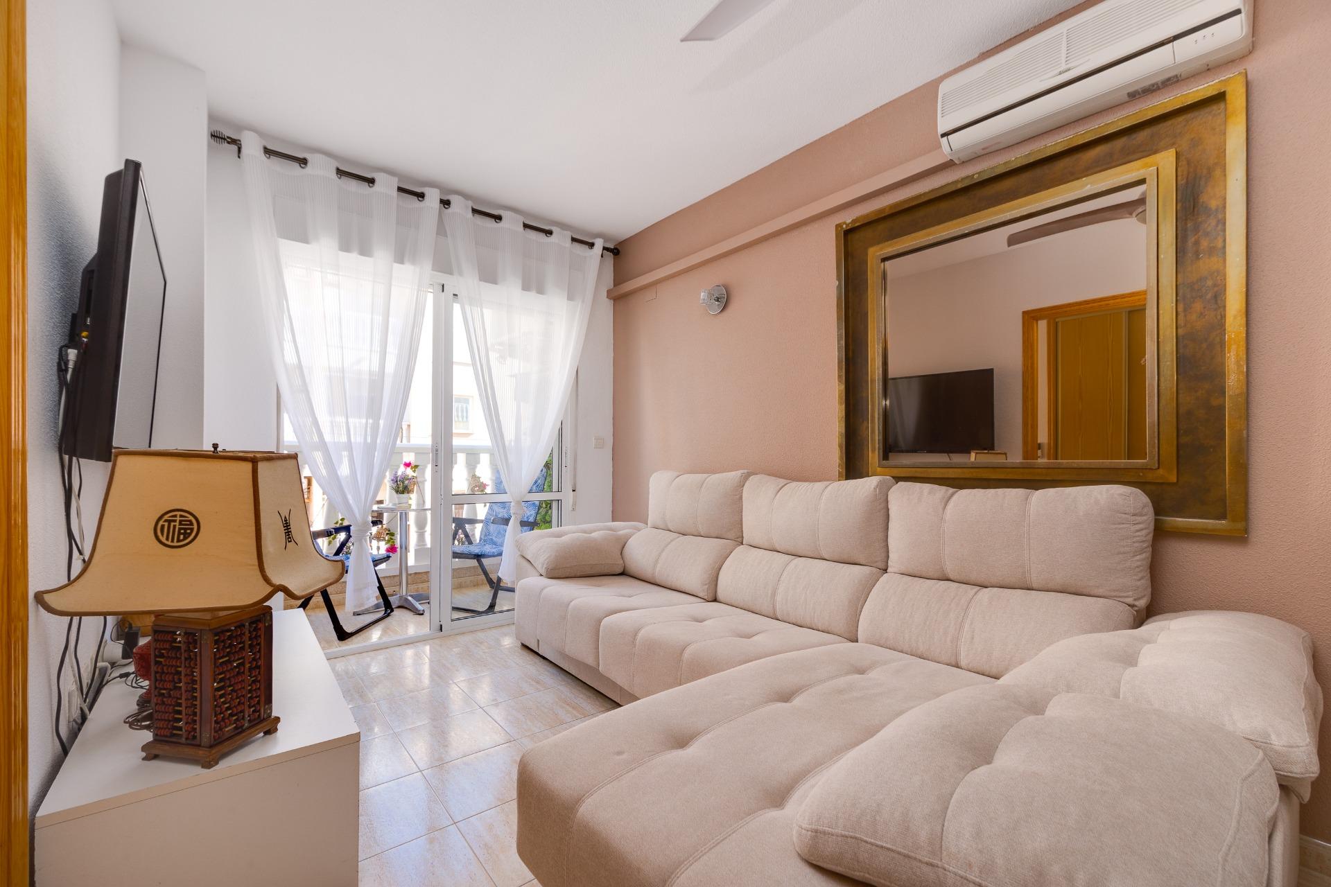 Bedroom in apartment for sale in Torrevieja