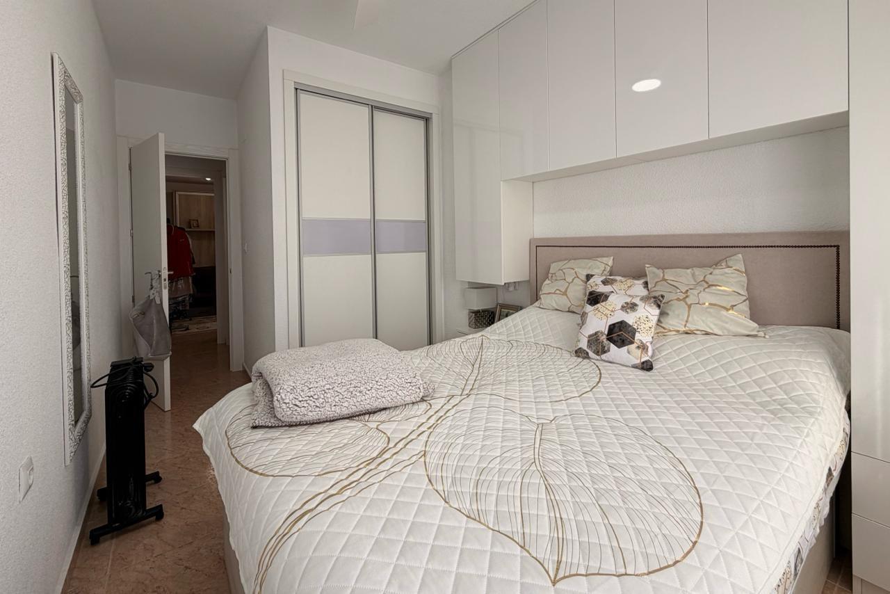 Master bedroom in apartment for sale in Torrevieja