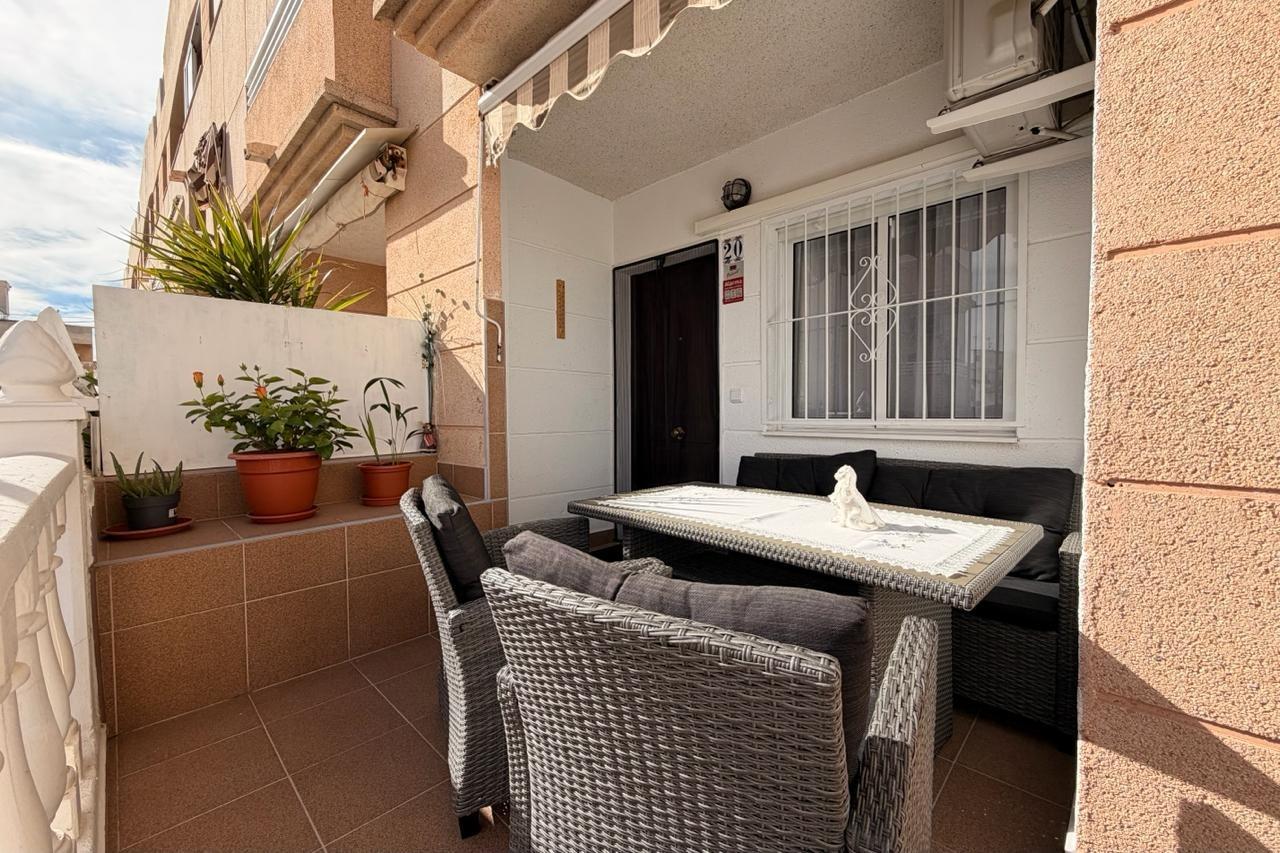 Bedroom in apartment for sale in Torrevieja