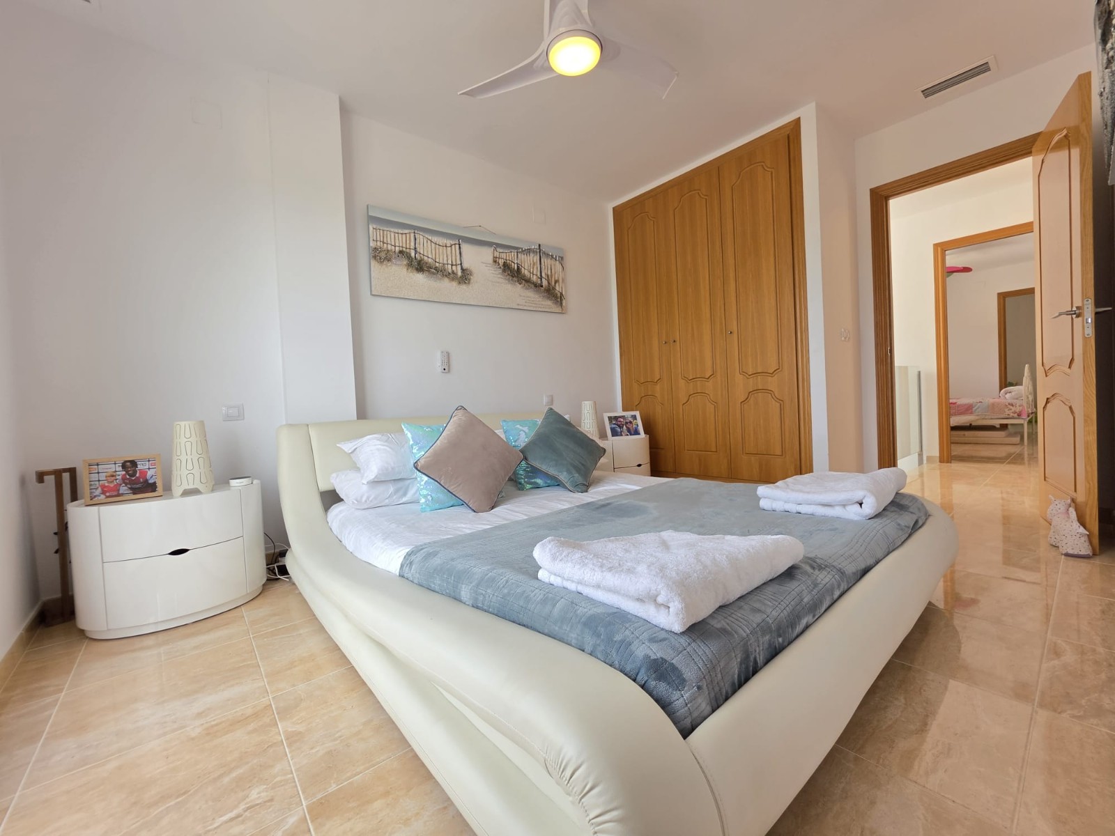 Master bedroom in villa for sale in Pinoso