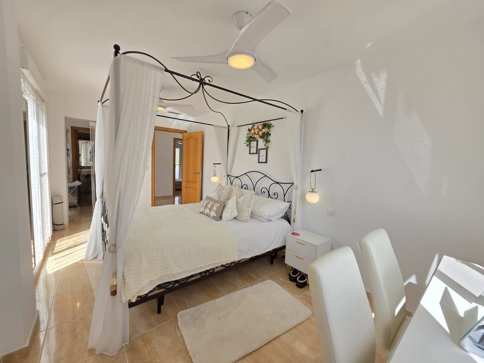Bathroom in villa for sale in Pinoso