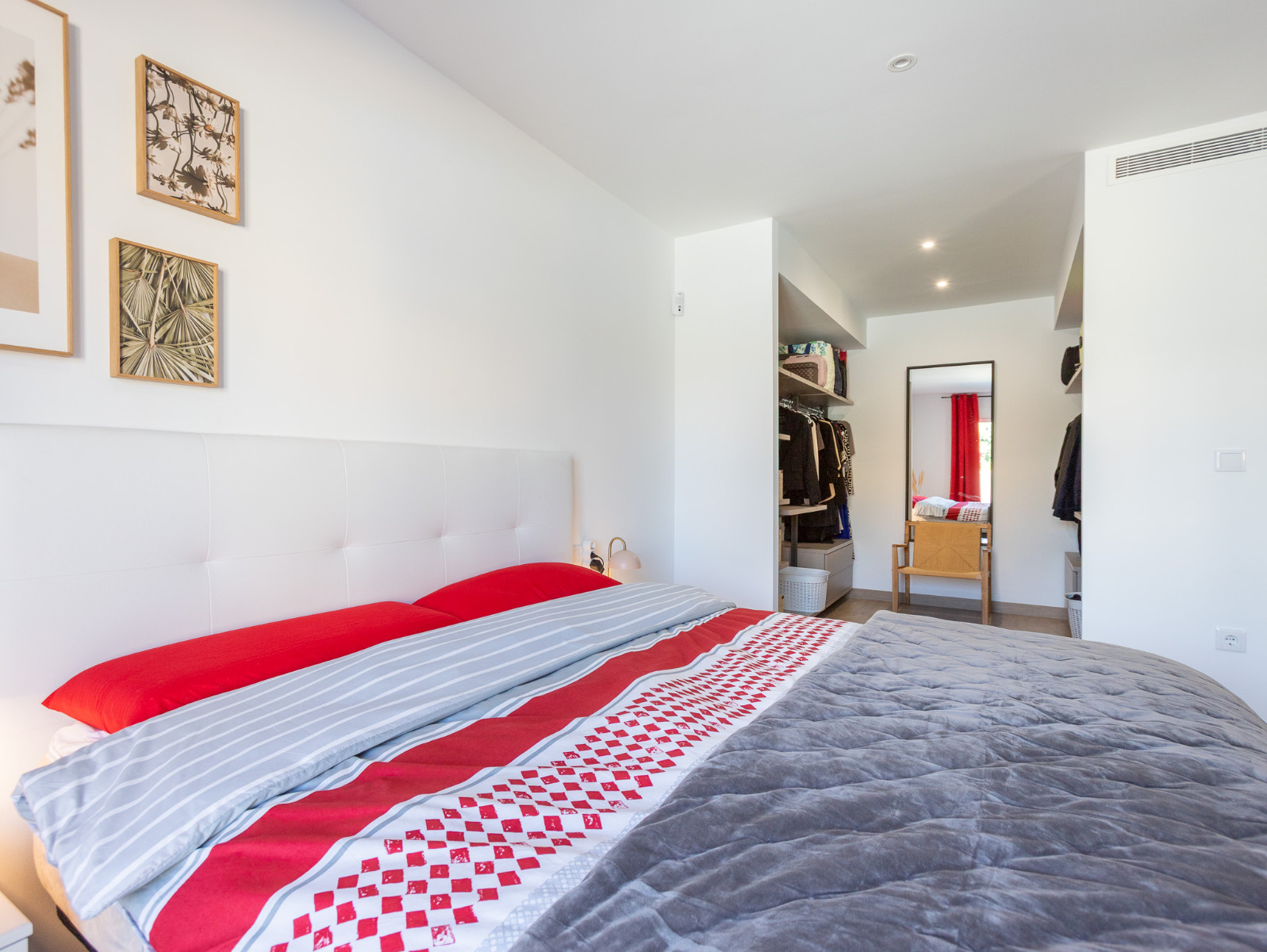 Bedroom in villa for sale in Los Balcones