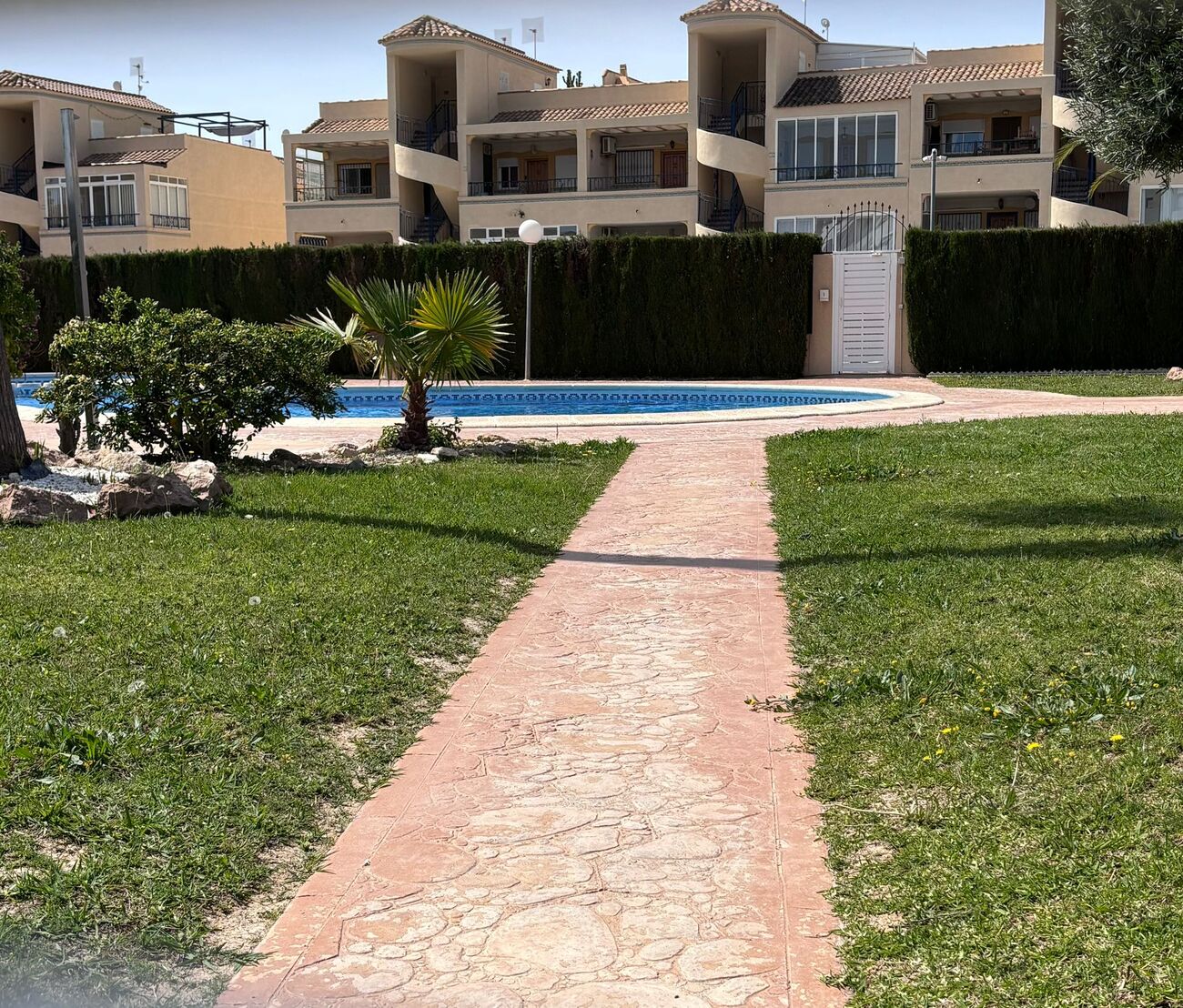 Garden in apartment for sale in Punta Prima