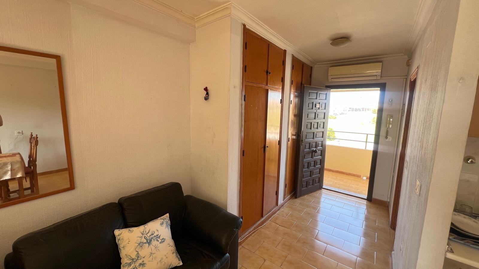 Bedroom in apartment for sale in Torrevieja
