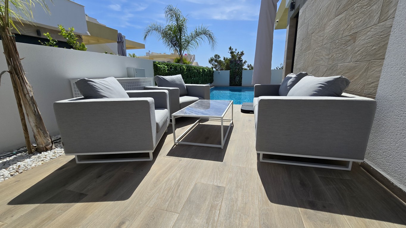 Master bedroom in villa for sale in Los Montesinos