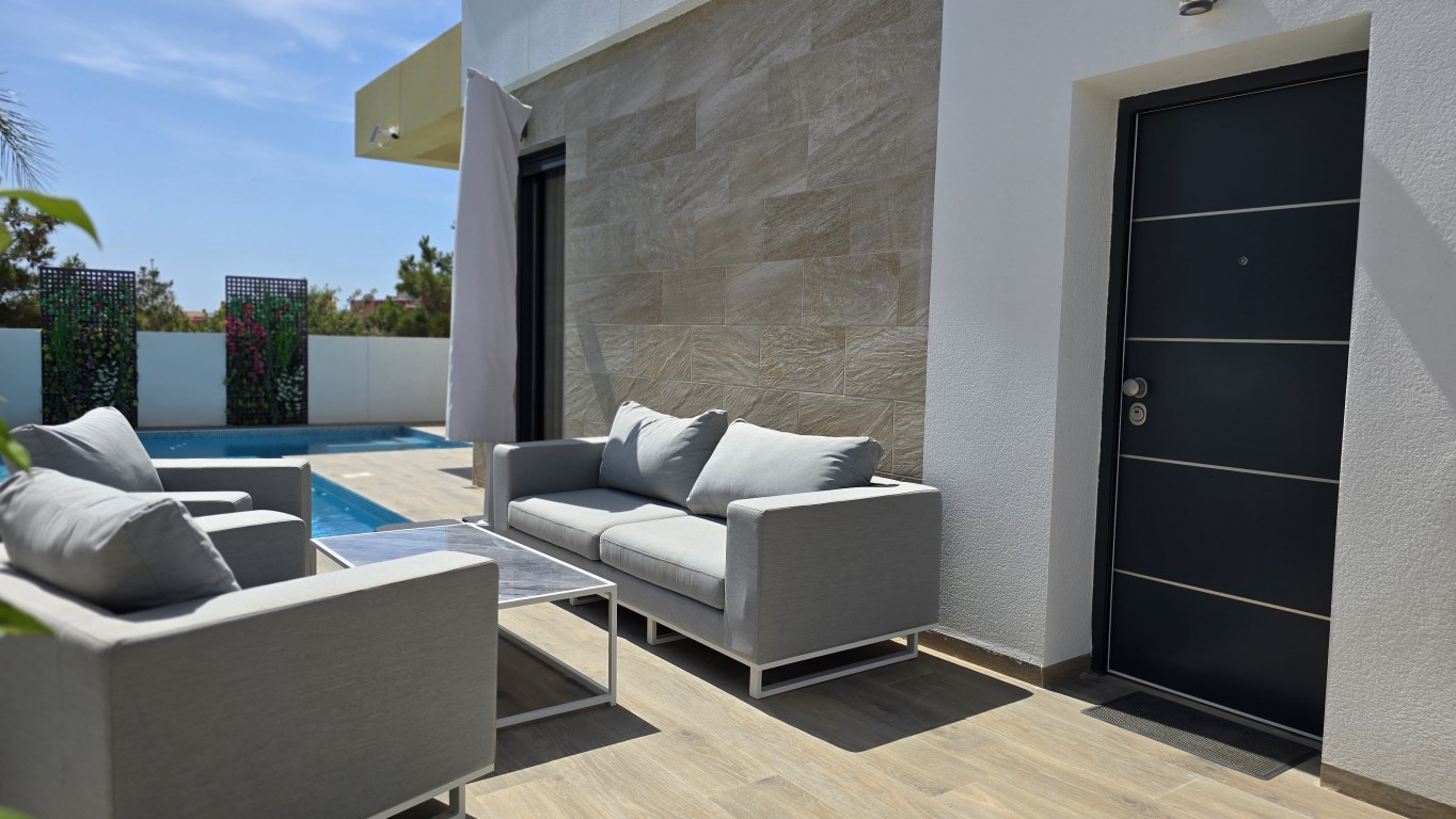 Bathroom in villa for sale in Los Montesinos