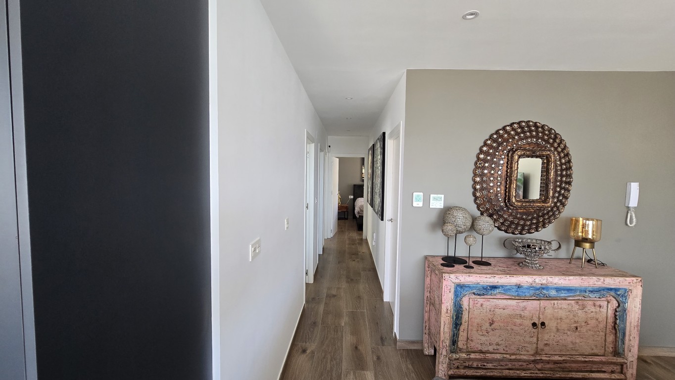 Bedroom in villa for sale in Los Montesinos