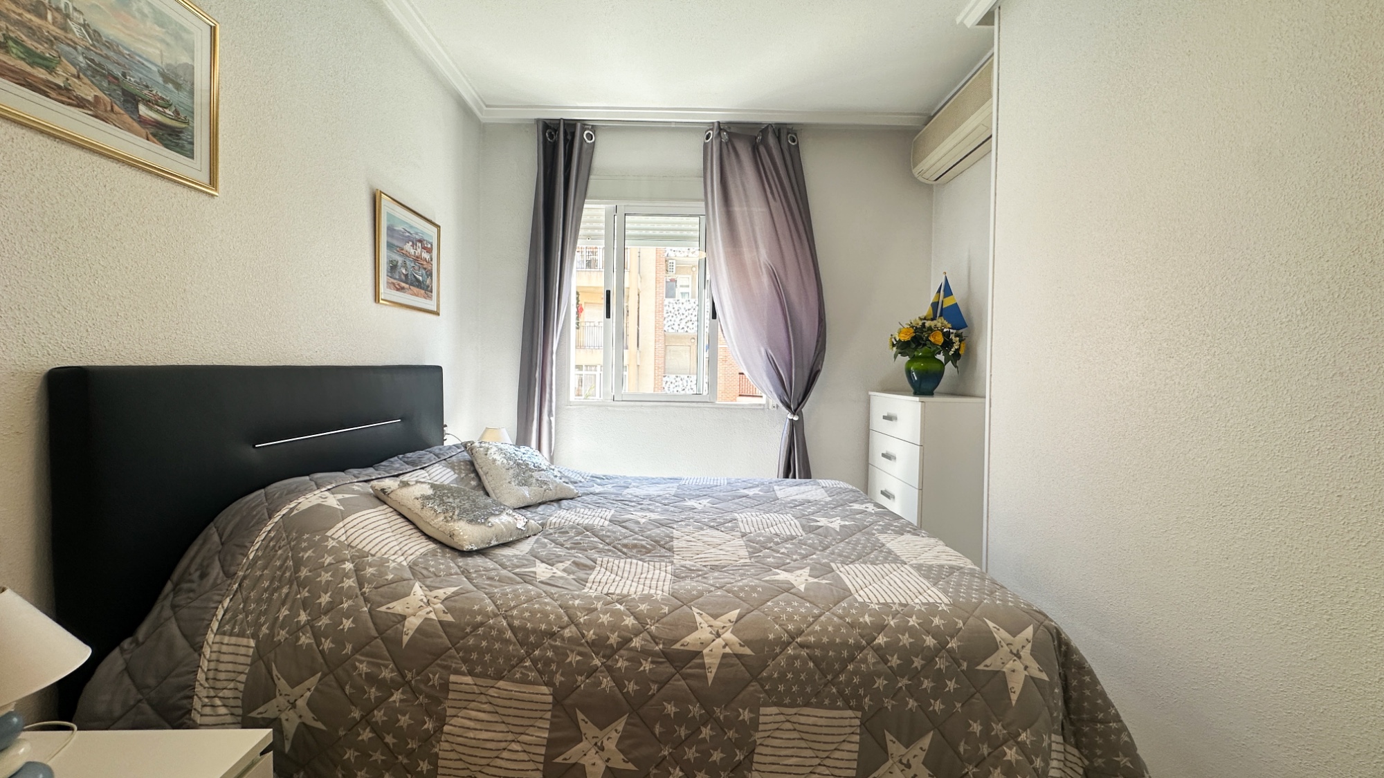 Master bedroom in apartment for sale in Torrevieja