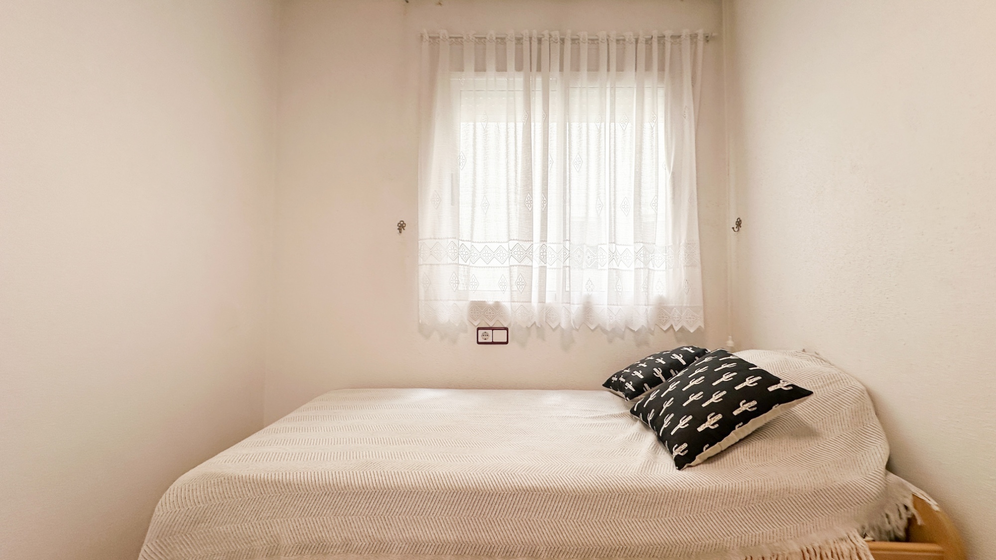 Bedroom in apartment for sale in Torrevieja