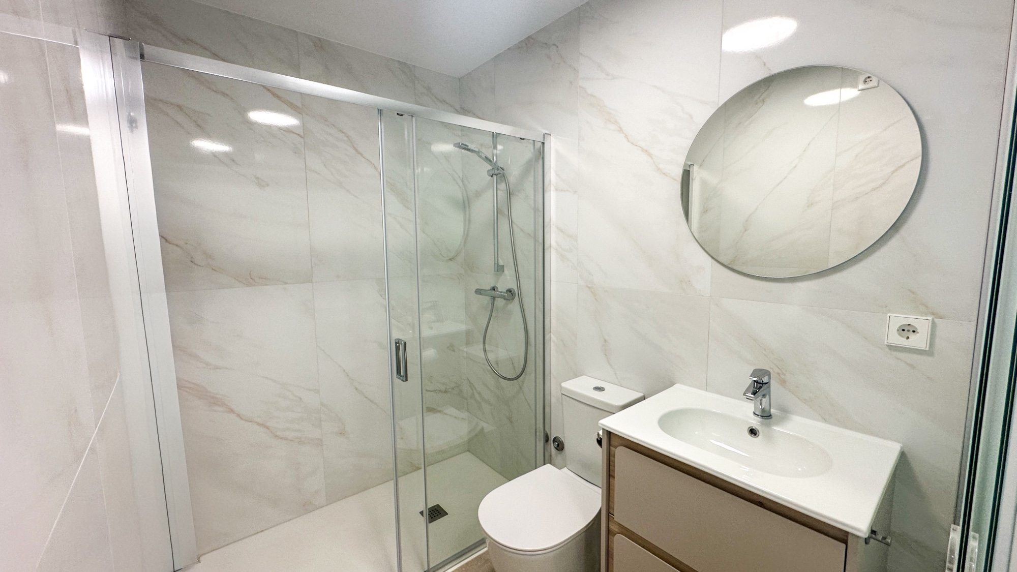 Bedroom in apartment for sale in Orihuela Costa