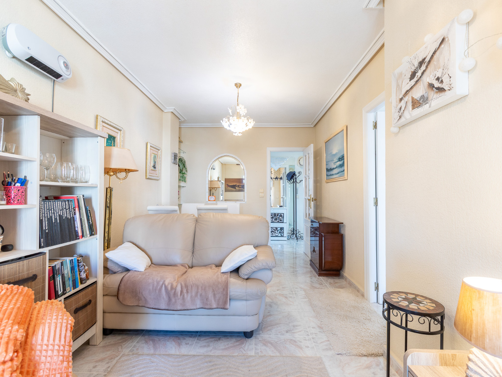 Bedroom in apartment for sale in Torrevieja
