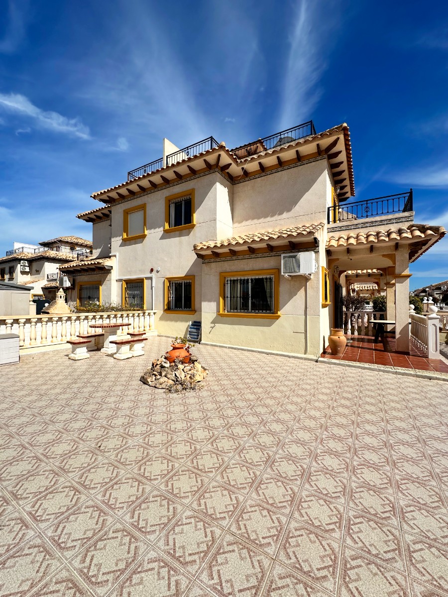 Master bedroom in terraced for sale in Orihuela Costa