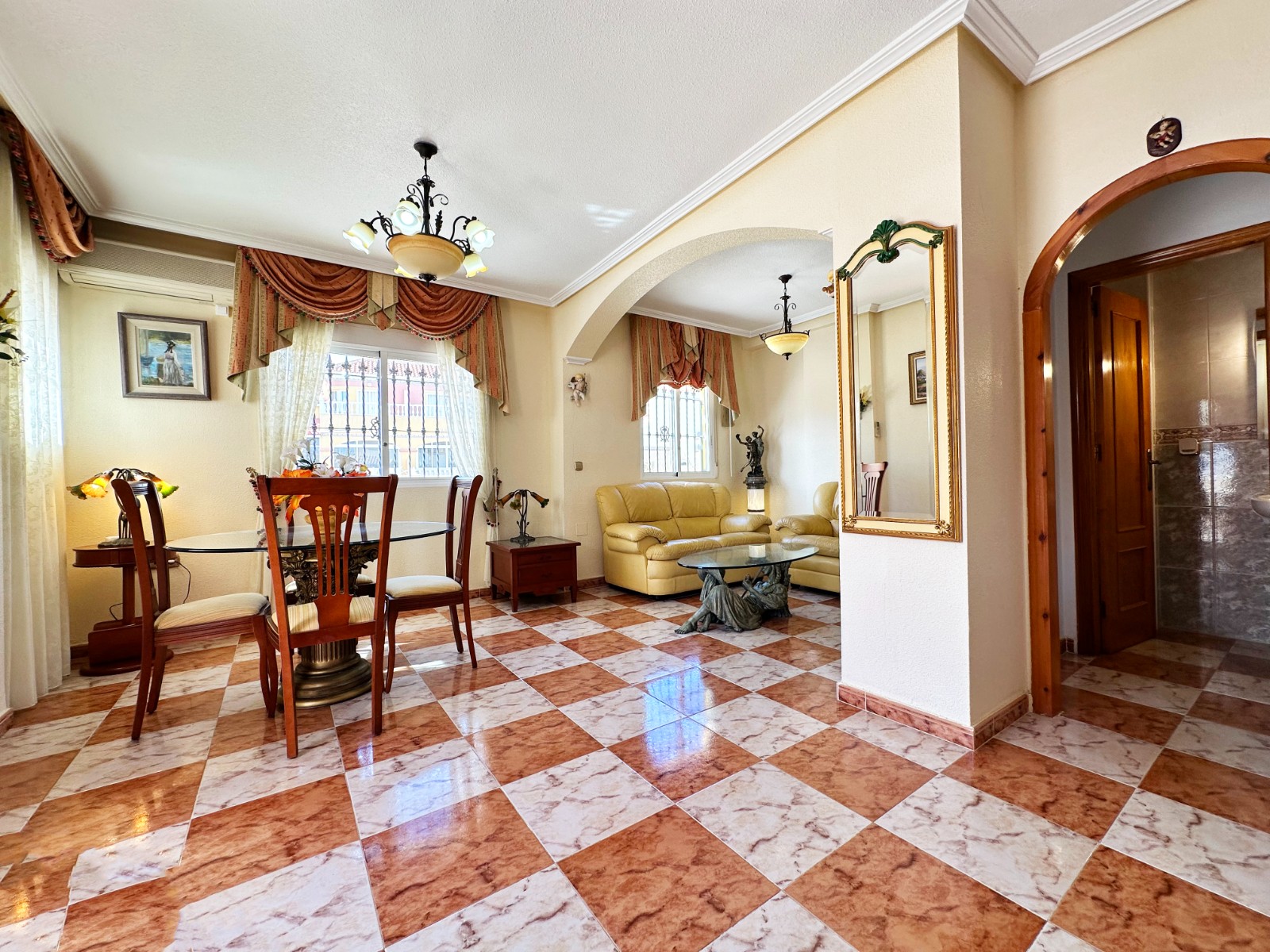 Dining area in terraced for sale in Orihuela Costa