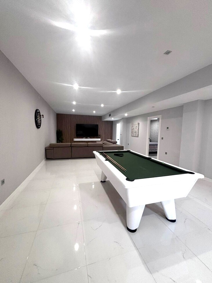 Master bedroom in villa for sale in Villamartin