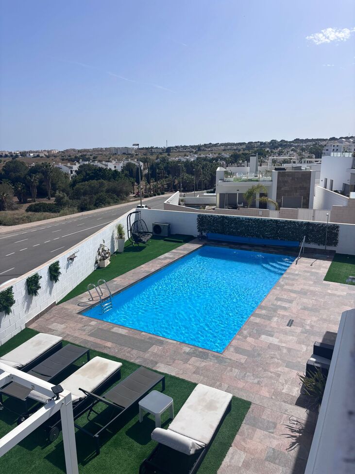 Master bedroom in villa for sale in Villamartin