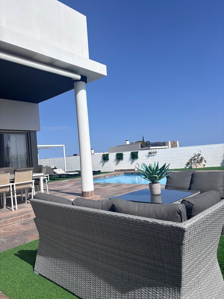 Garden in villa for sale in Villamartin