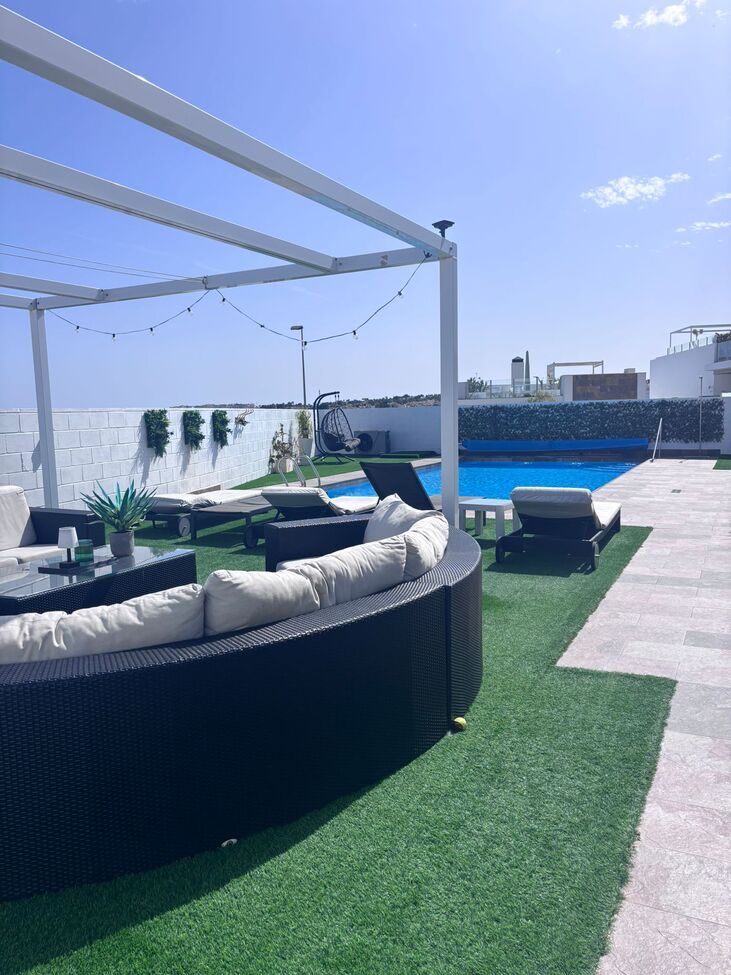 Dining area in villa for sale in Villamartin