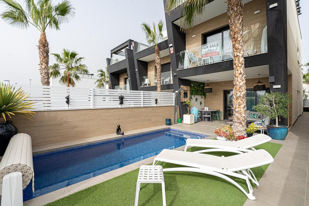 Bathroom in villa for sale in Benijofar