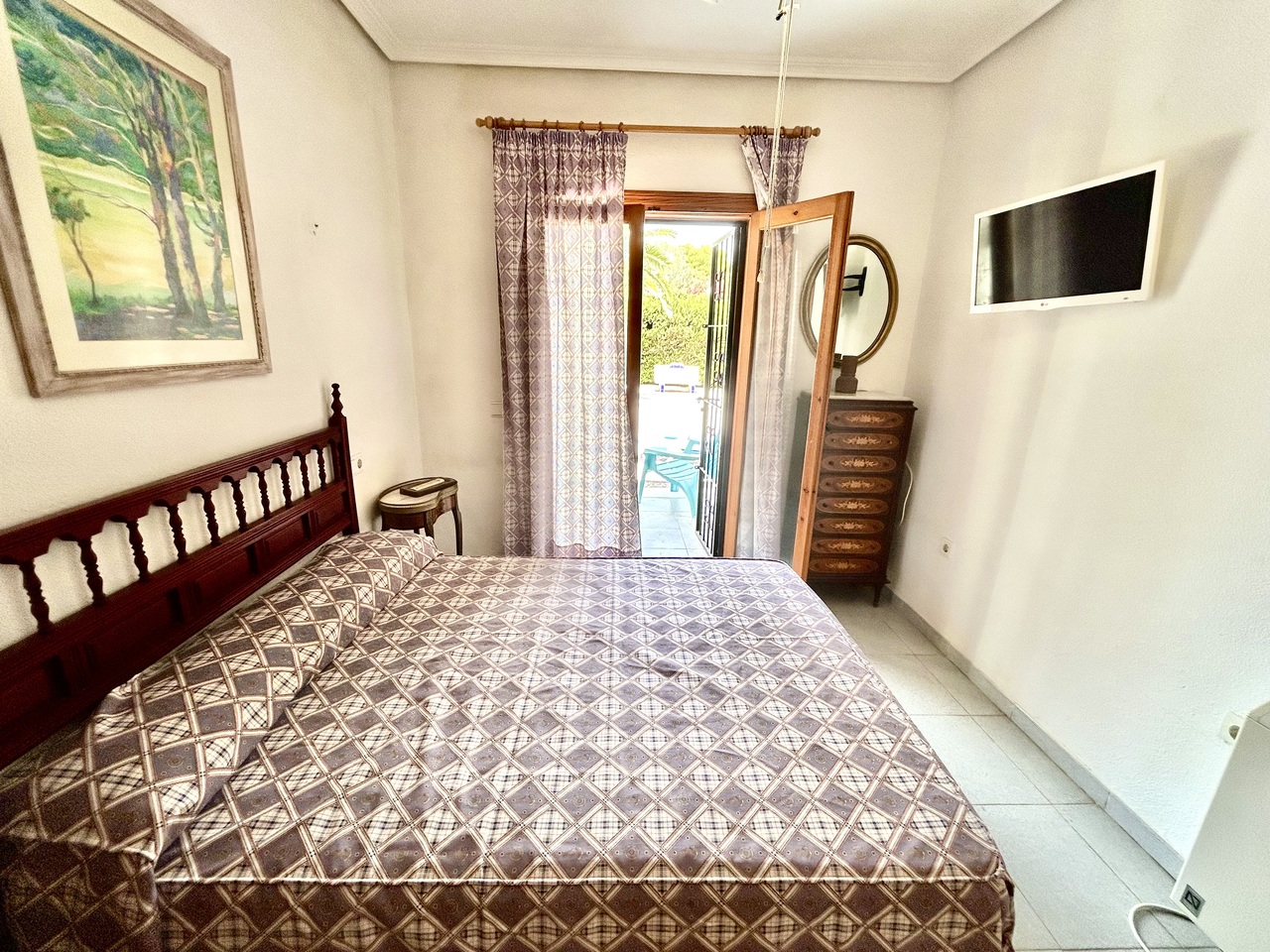 Garden in villa for sale in La Zenia