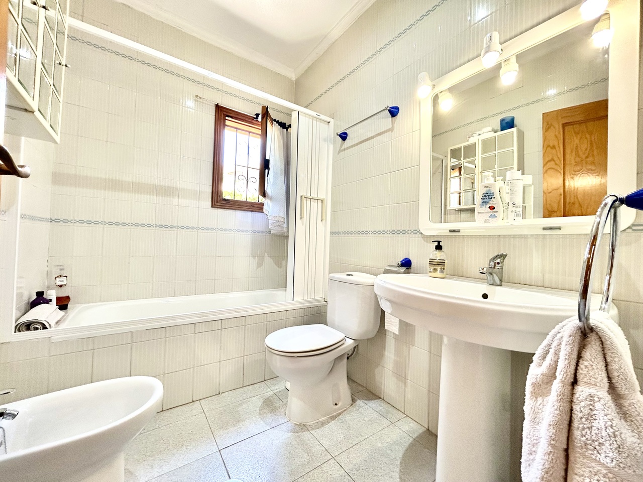 Bedroom in villa for sale in La Zenia