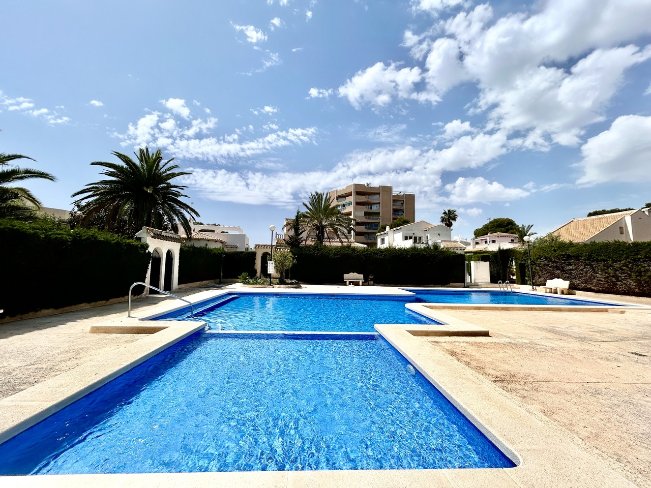 Garden in villa for sale in La Zenia