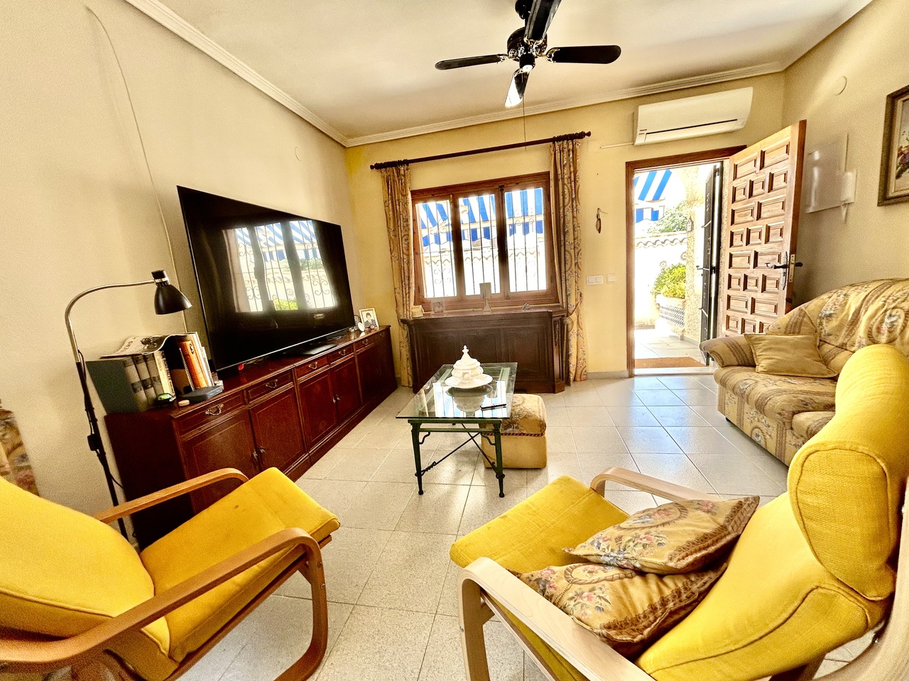 Dining area in villa for sale in La Zenia