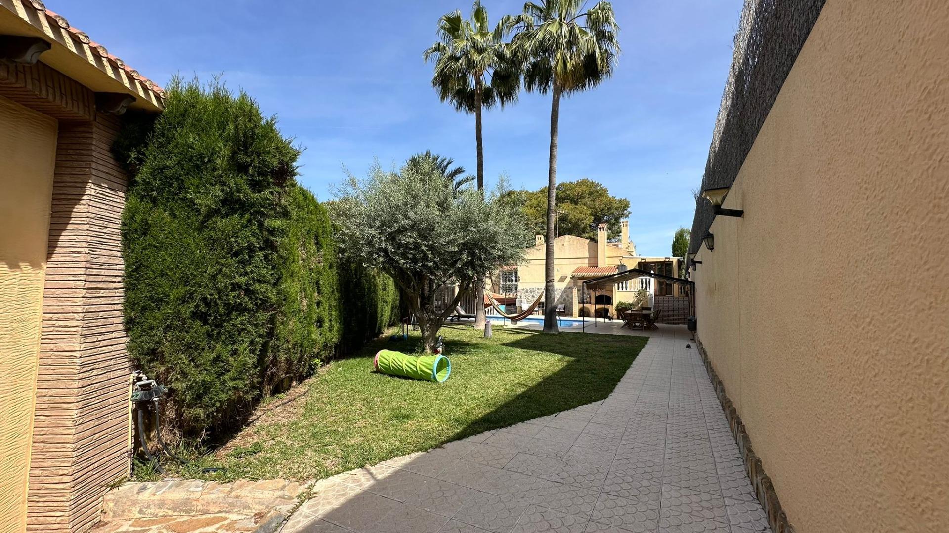 Living room in villa for sale in Torrevieja