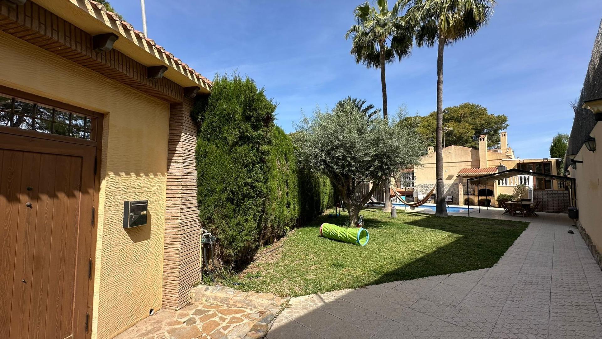 Kitchen in villa for sale in Torrevieja