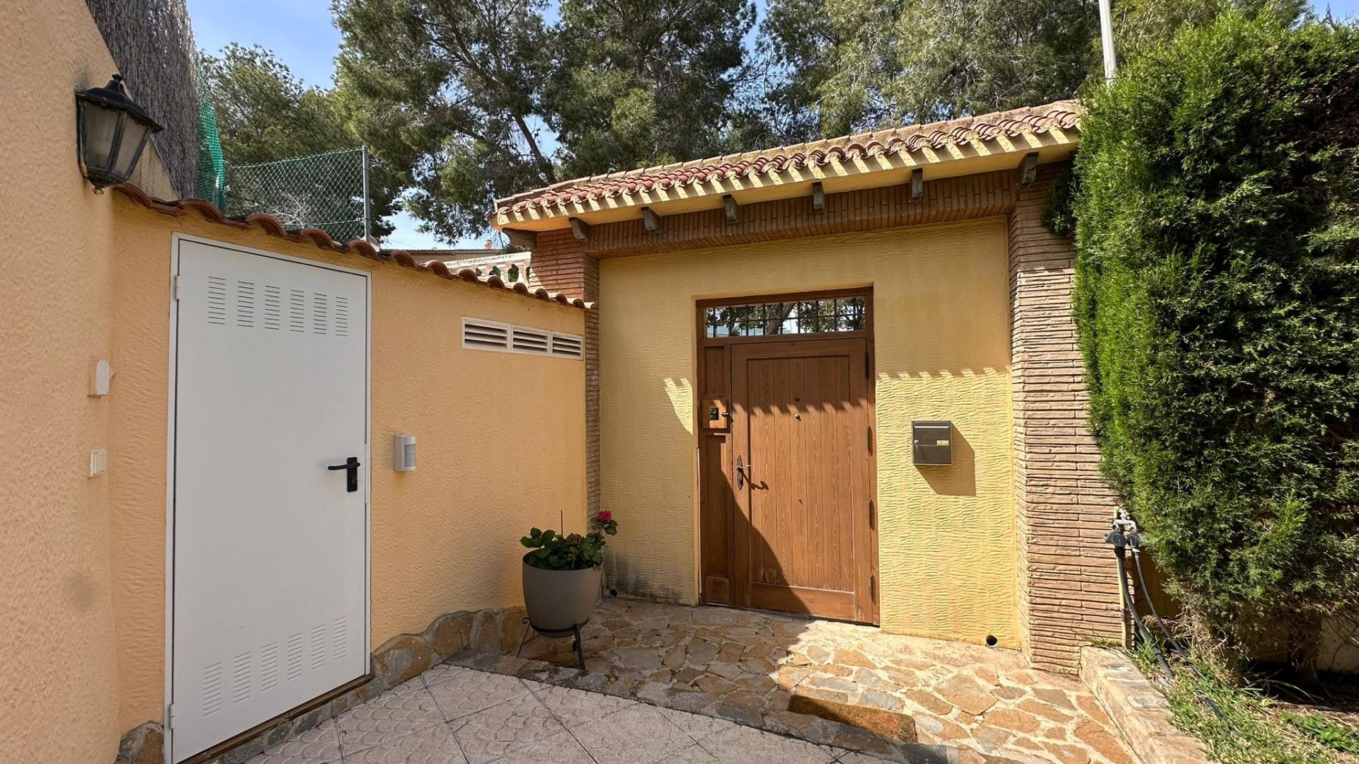 Master bedroom in villa for sale in Torrevieja