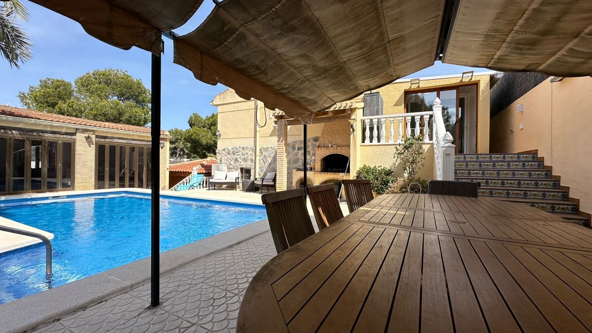 Dining area in villa for sale in Torrevieja