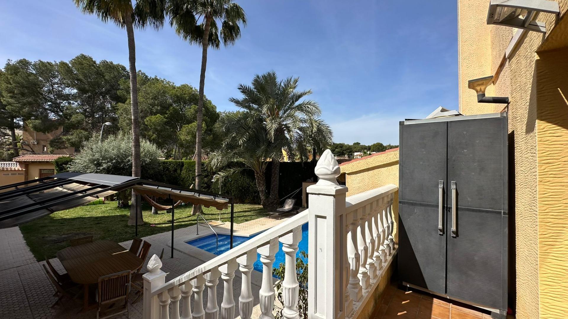 Bedroom in villa for sale in Torrevieja